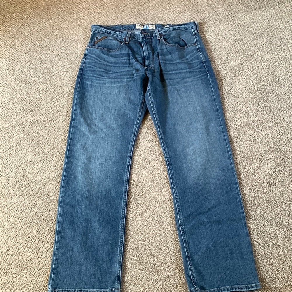Ariat Legacy men’s jeans never worn. Size 38x34